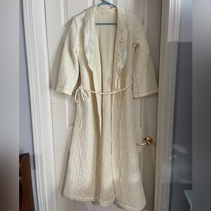 Miss Elaine Womens Vintage Quilted Floral Embroidered Wrap Tie Robe Size Medium